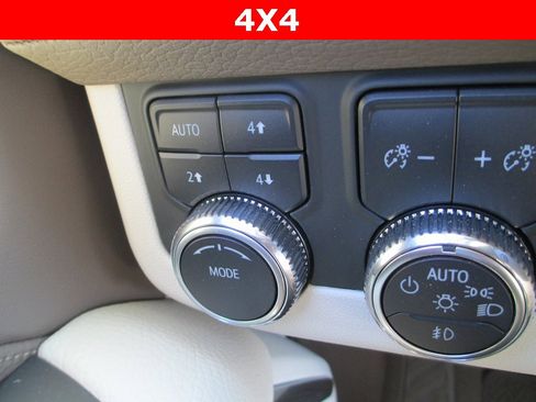 Used 2023 GMC Yukon Denali image 32