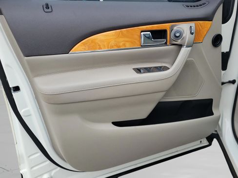 Used 2013 Lincoln MKX FWD image 22