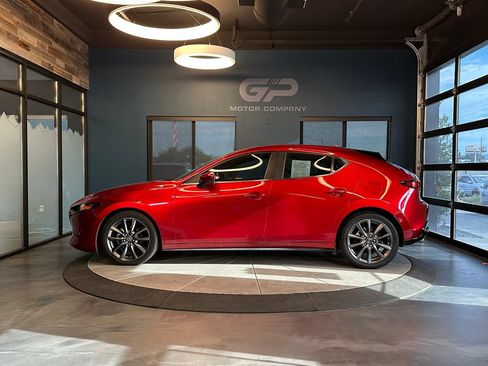 Used 2019 MAZDA MAZDA3 Hatchback w/ Preferred Package FWD image 6