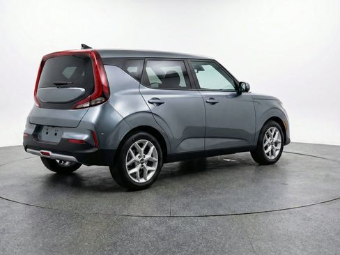 Used 2025 Kia Soul LX w/ LX Technology Package FWD image 6