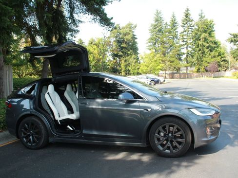 Used 2017 Tesla Model X 75D AWD/4WD image 21