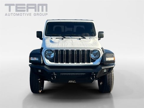 Certified 2024 Jeep Gladiator Sport image 2