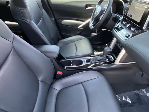 Certified 2023 Toyota Corolla Cross XLE w/ Convenience Package AWD/4WD image 16