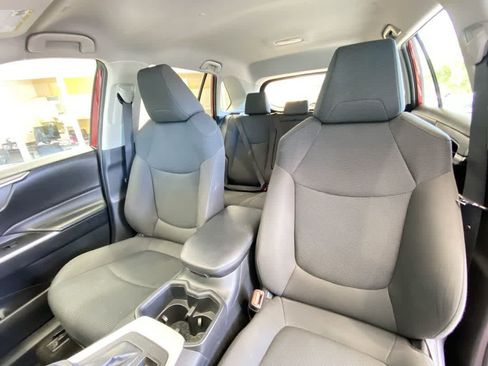 Used 2024 Toyota RAV4 LE AWD/4WD image 13