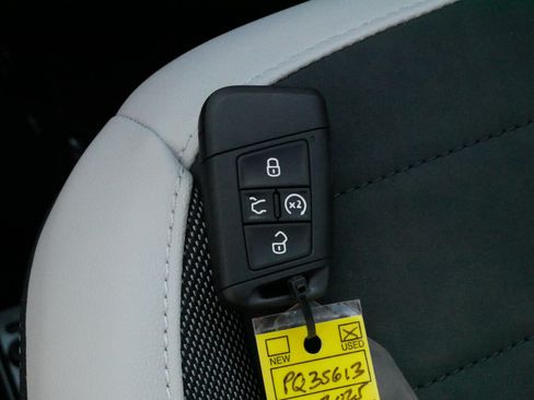 Certified 2025 Volkswagen Taos SE AWD/4WD image 32