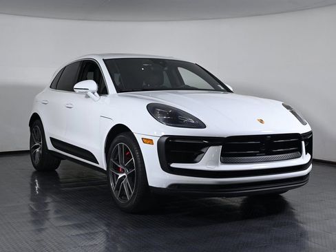 Certified 2023 Porsche Macan S image 9