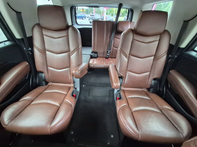 Used 2018 Cadillac Escalade Premium Luxury AWD/4WD image 14