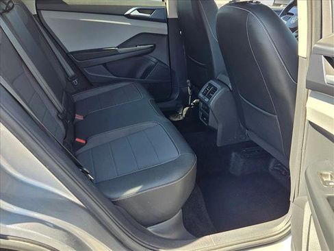 Used 2024 Volkswagen Taos SE image 19