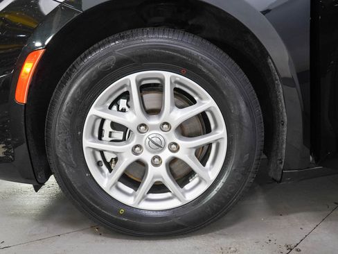 Used 2023 Chrysler Pacifica Touring-L FWD image 32