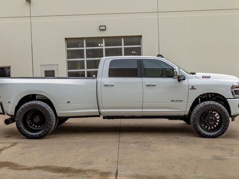 Used 2025 RAM 3500 Laramie image 11