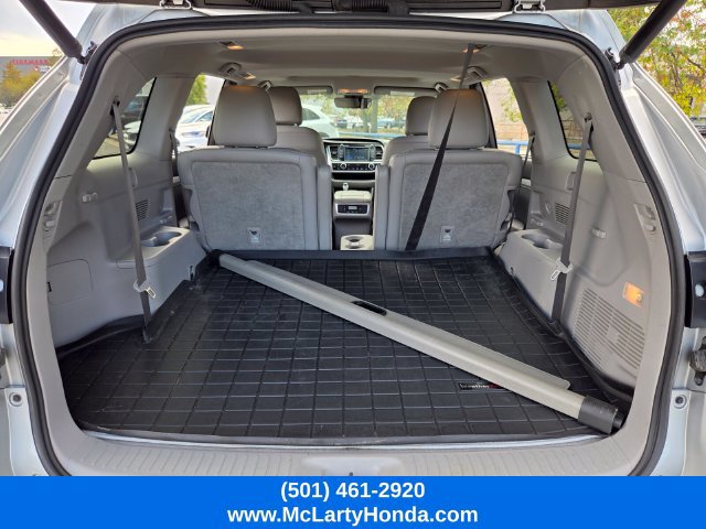 Used 2017 Toyota Highlander XLE AWD/4WD image 17