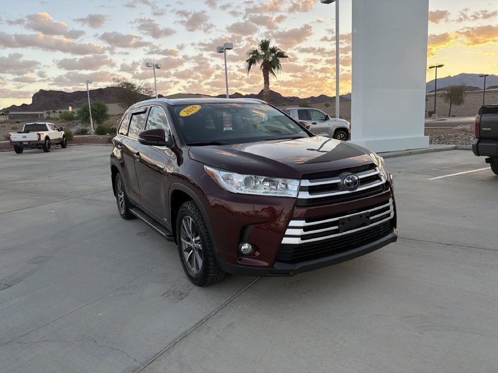 Used 2019 Toyota Highlander XLE AWD/4WD image 3
