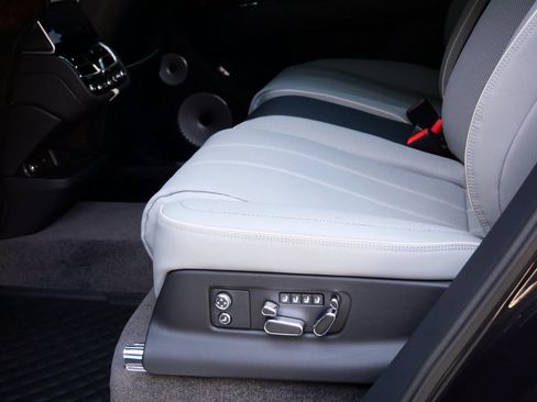 New 2025 Bentley Bentayga Extended Wheelbase image 22
