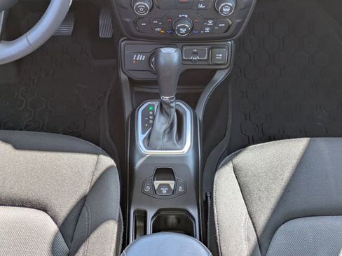Certified 2023 Jeep Renegade Latitude AWD/4WD image 19