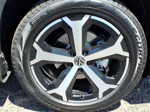New 2026 Volkswagen Tiguan SE FWD image 6
