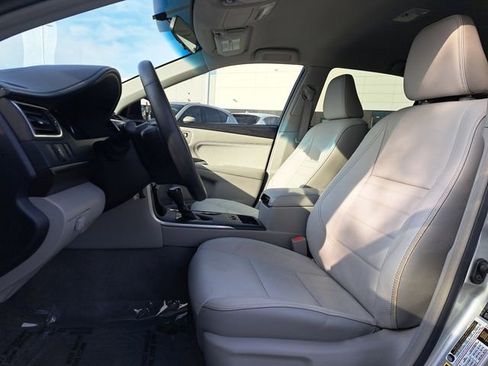 Used 2017 Toyota Camry XLE image 18