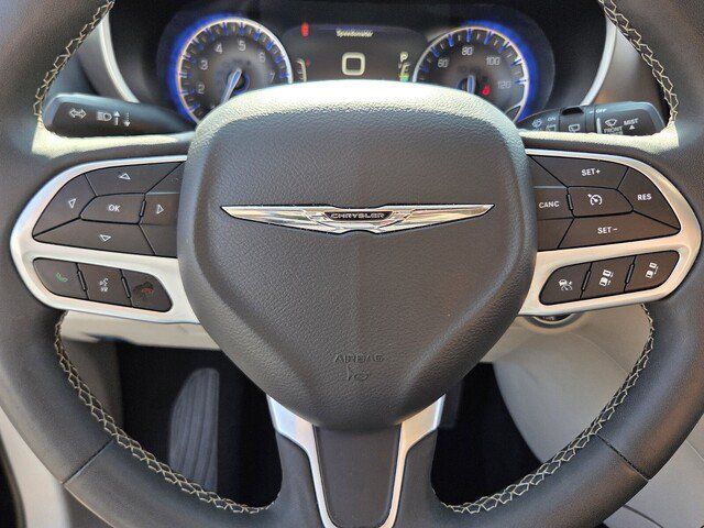 Used 2024 Chrysler Pacifica Touring-L FWD image 26