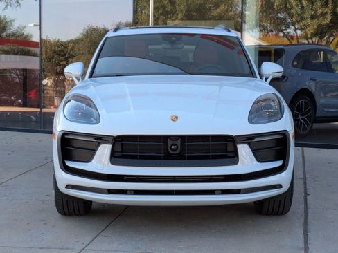 New 2026 Porsche Macan image 6