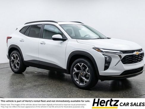 Used 2025 Chevrolet Trax LT image 1