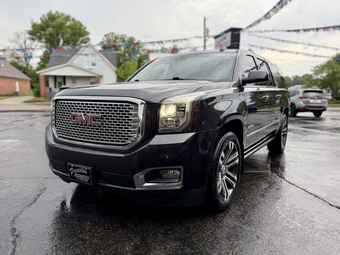 Used 2017 GMC Yukon XL Denali w/ Open Road Package AWD/4WD image 4