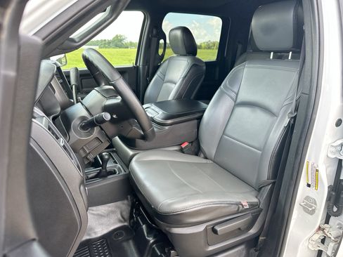 Used 2022 RAM 3500 Tradesman w/ Chrome Appearance Group AWD/4WD image 11