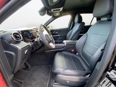 Used 2025 Mercedes-Benz GLC 300 4MATIC image 9