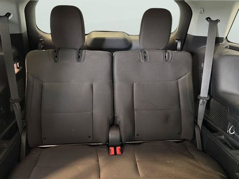 Certified 2024 Ford Explorer XLT RWD image 19