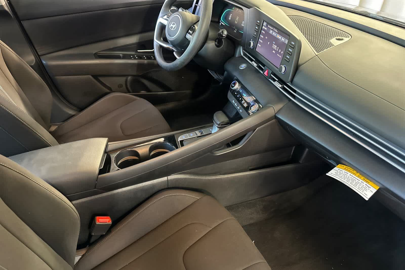 Used 2026 Hyundai Elantra Hybrid FWD image 17
