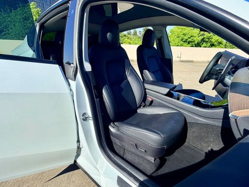 Used 2021 Tesla Model Y 2WD image 25
