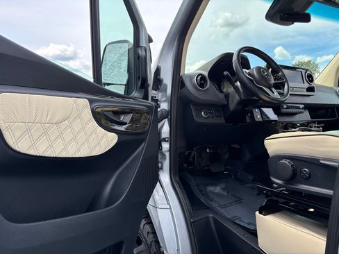 Used 2020 Mercedes-Benz Sprinter 3500 image 16