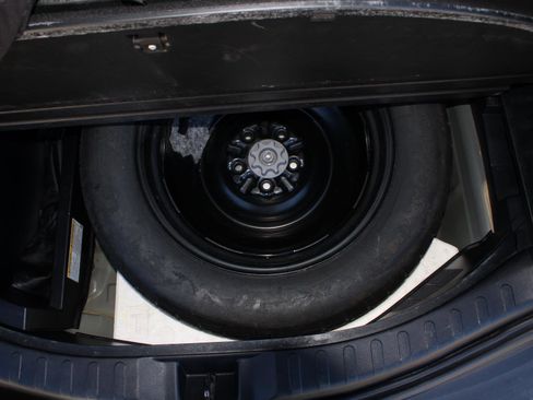 Used 2015 Toyota RAV4 LE image 9