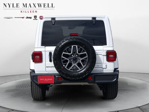 New 2026 Jeep Wrangler Unlimited Sahara AWD/4WD image 15