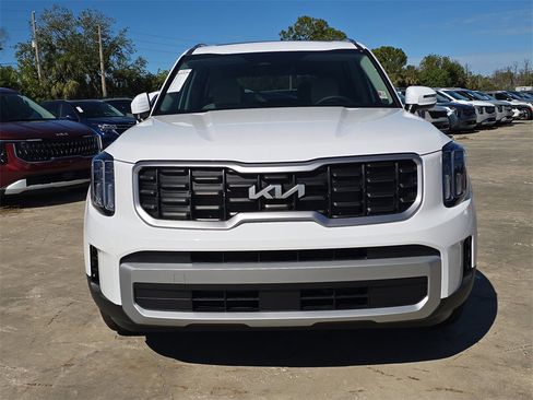 New 2025 Kia Telluride S image 3