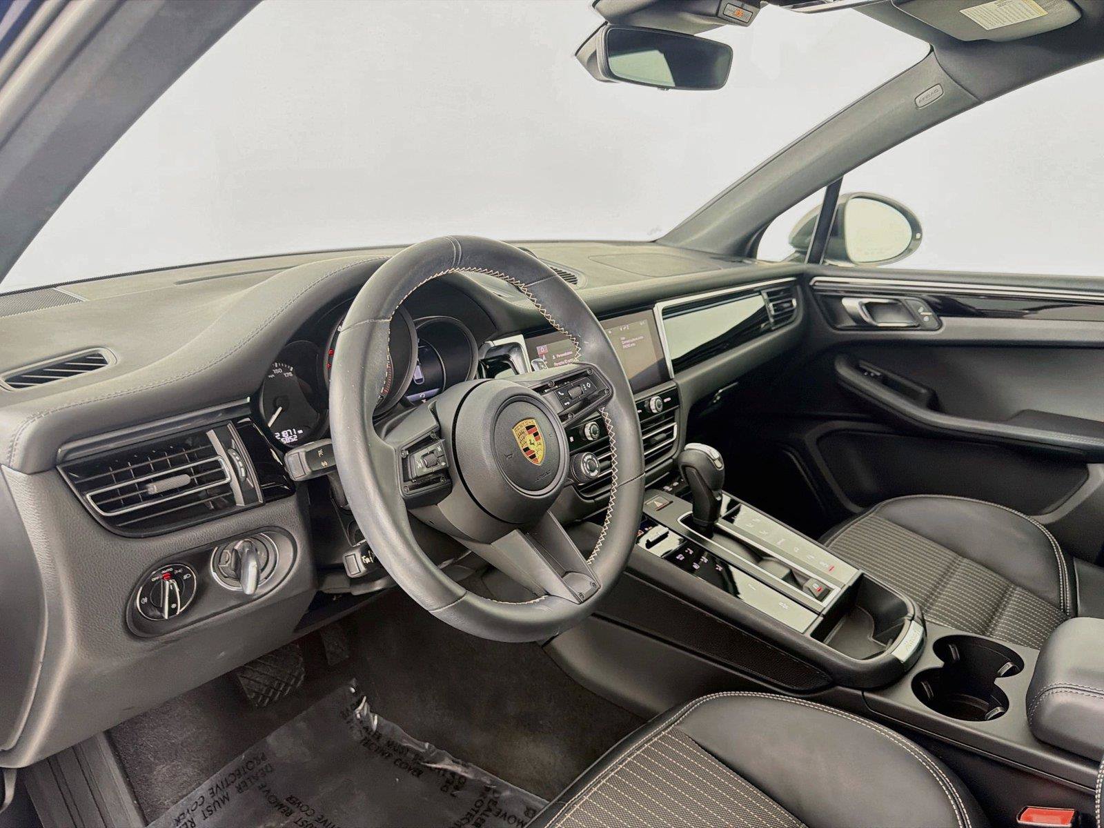 Used 2024 Porsche Macan AWD/4WD image 4