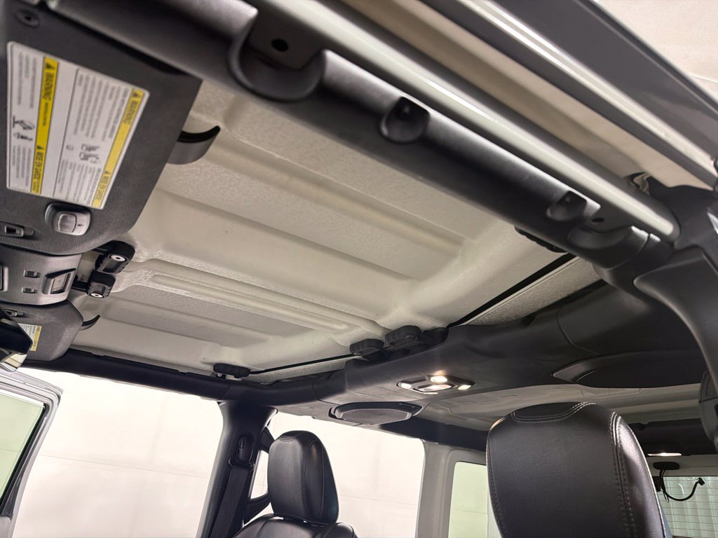 Used 2022 Jeep Wrangler Unlimited Sahara w/ Cold Weather Group AWD/4WD image 19