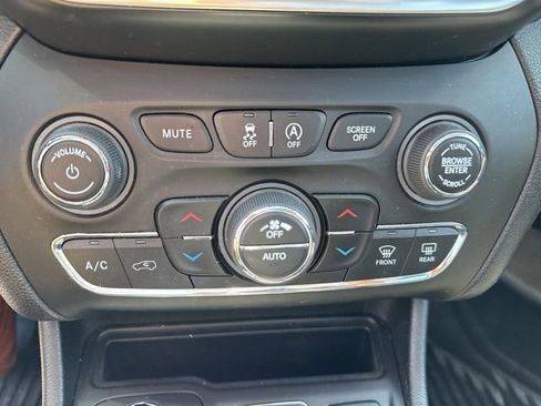 Used 2021 Jeep Cherokee Limited w/ Elite Package AWD/4WD image 37