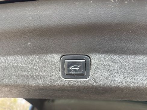 Used 2022 GMC Yukon XL Denali image 40