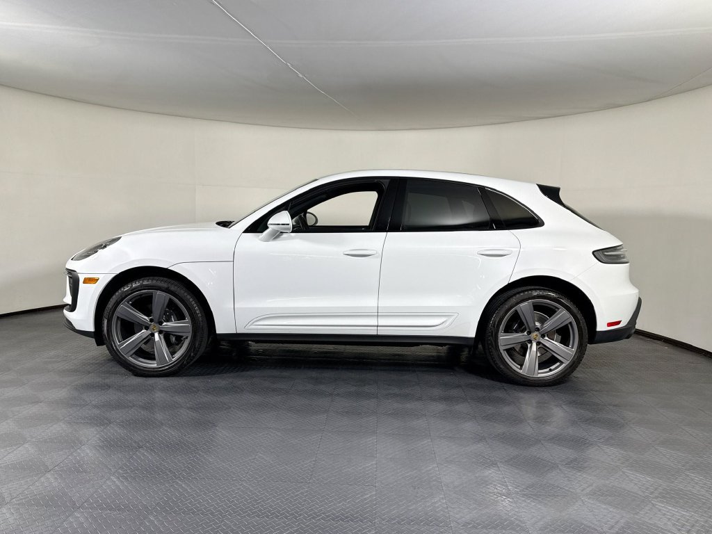 Certified 2023 Porsche Macan AWD/4WD image 2