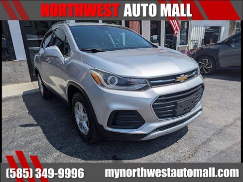 Used 2018 Chevrolet Trax LT w/ LT Convenience Package AWD/4WD image 1