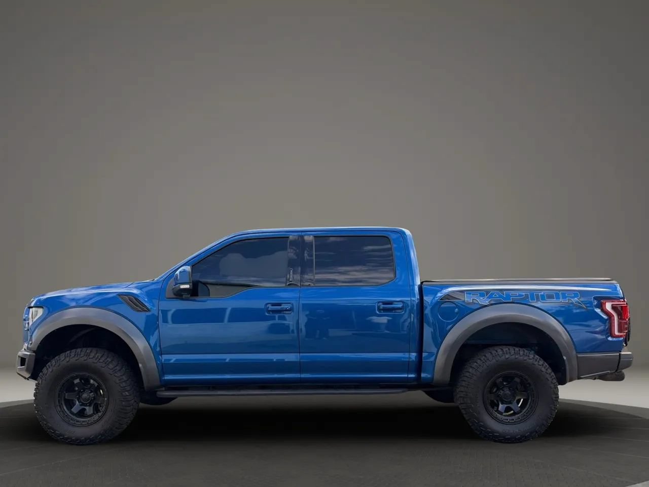 Used 2017 Ford F150 Raptor w/ Equipment Group 802A Luxury AWD/4WD image 2