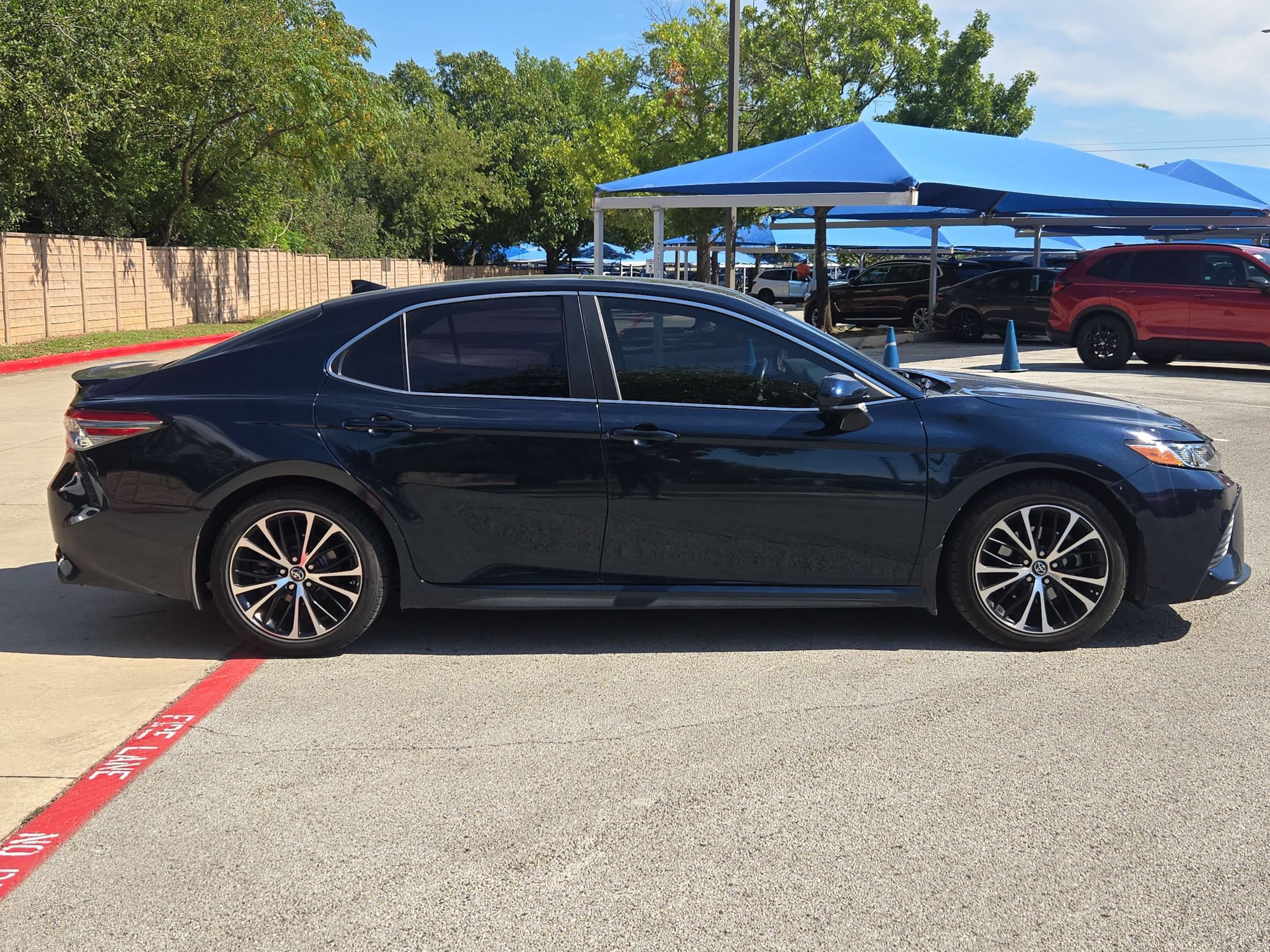 Used 2019 Toyota Camry SE FWD image 2