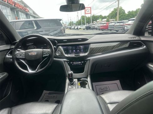 Used 2020 Cadillac XT6 Premium Luxury FWD image 12