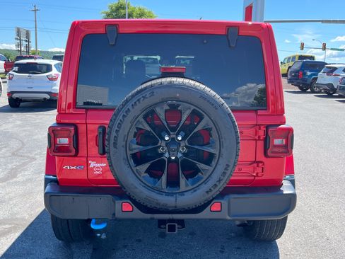 Used 2024 Jeep Wrangler Unlimited Sahara w/ Technology Group AWD/4WD image 6