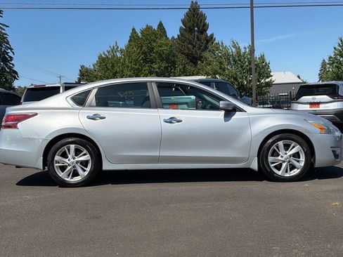 Used 2015 Nissan Altima 2.5 SV FWD image 3