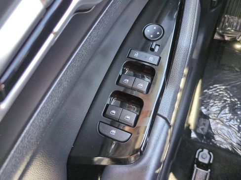 Used 2024 Kia Sportage EX FWD image 19
