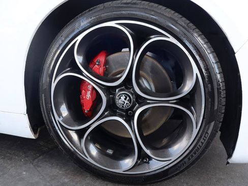 Used 2024 Alfa Romeo Giulia Veloce RWD image 27