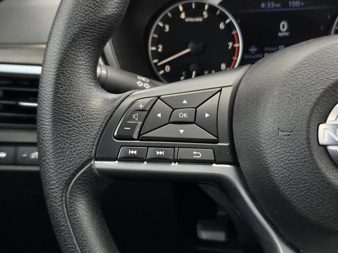 Used 2025 Nissan Altima 2.5 SV FWD image 24