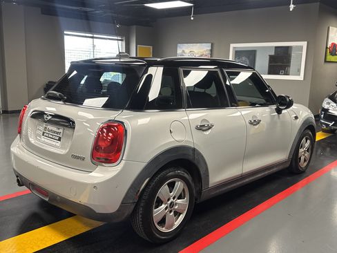 Used 2018 MINI Cooper 4-Door Hardtop FWD image 6