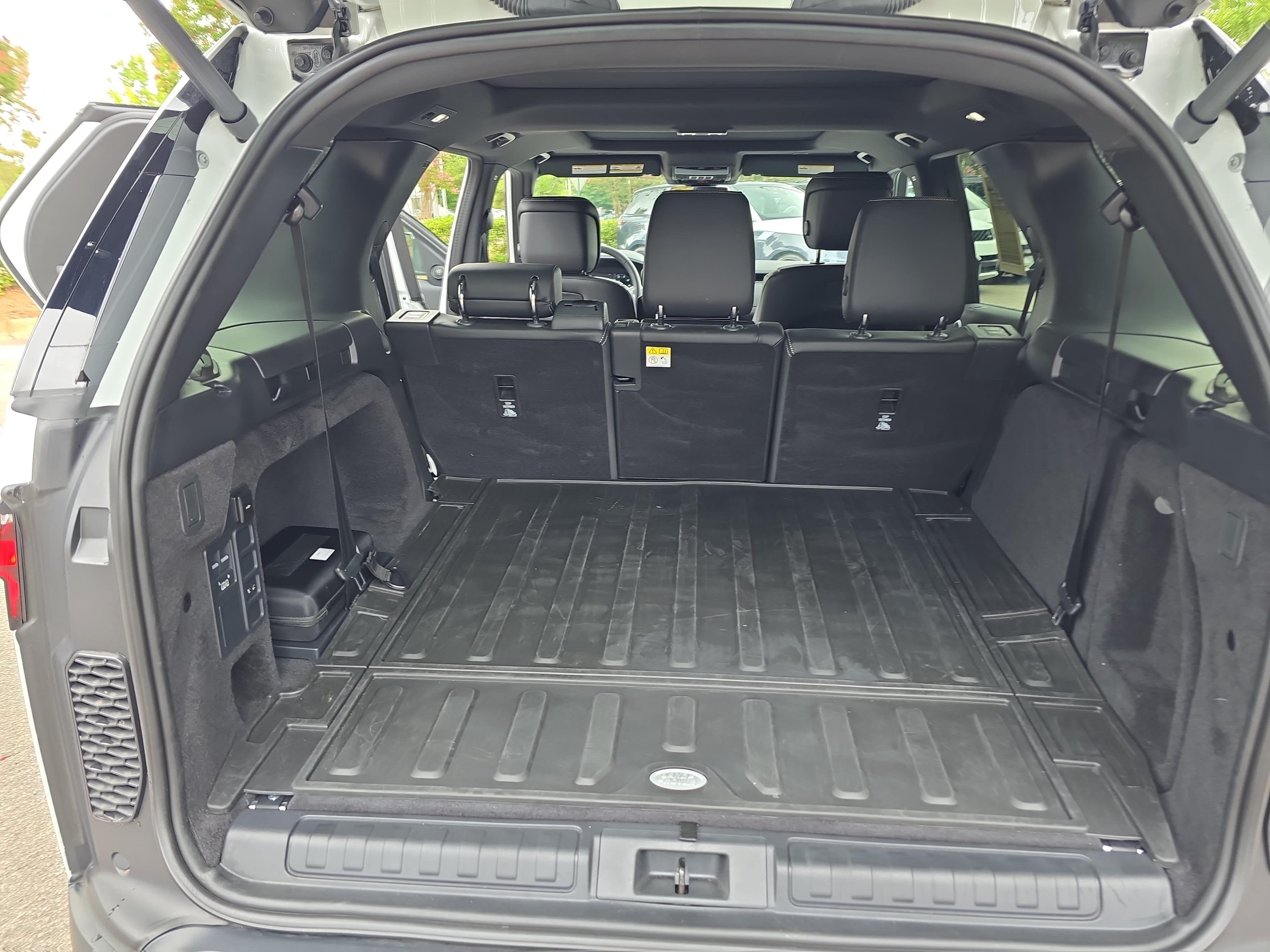 Certified 2025 Land Rover Discovery S AWD/4WD image 12
