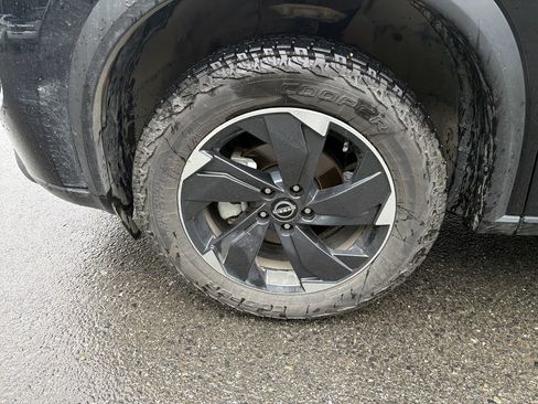 Used 2024 Nissan Rogue SV AWD/4WD image 10